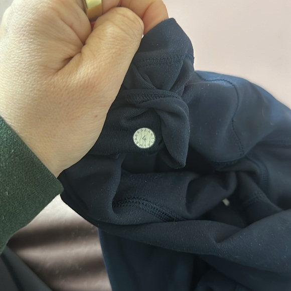 Lululemon align high rise crop 21” in true navy size 4 - Picture 2 of 4